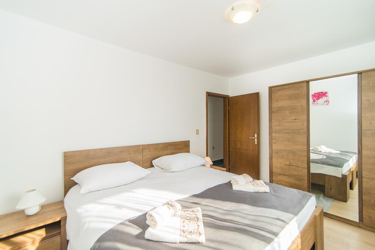 Apartments Dino Poreč Buitenkant foto
