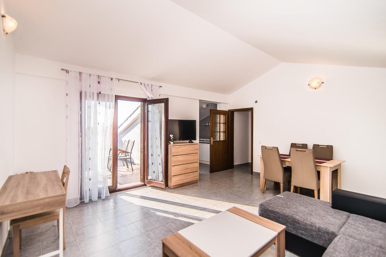 Apartments Dino Poreč Buitenkant foto