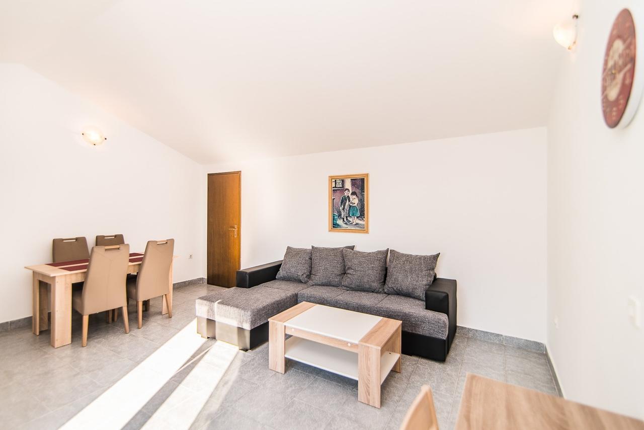 Apartments Dino Poreč Buitenkant foto