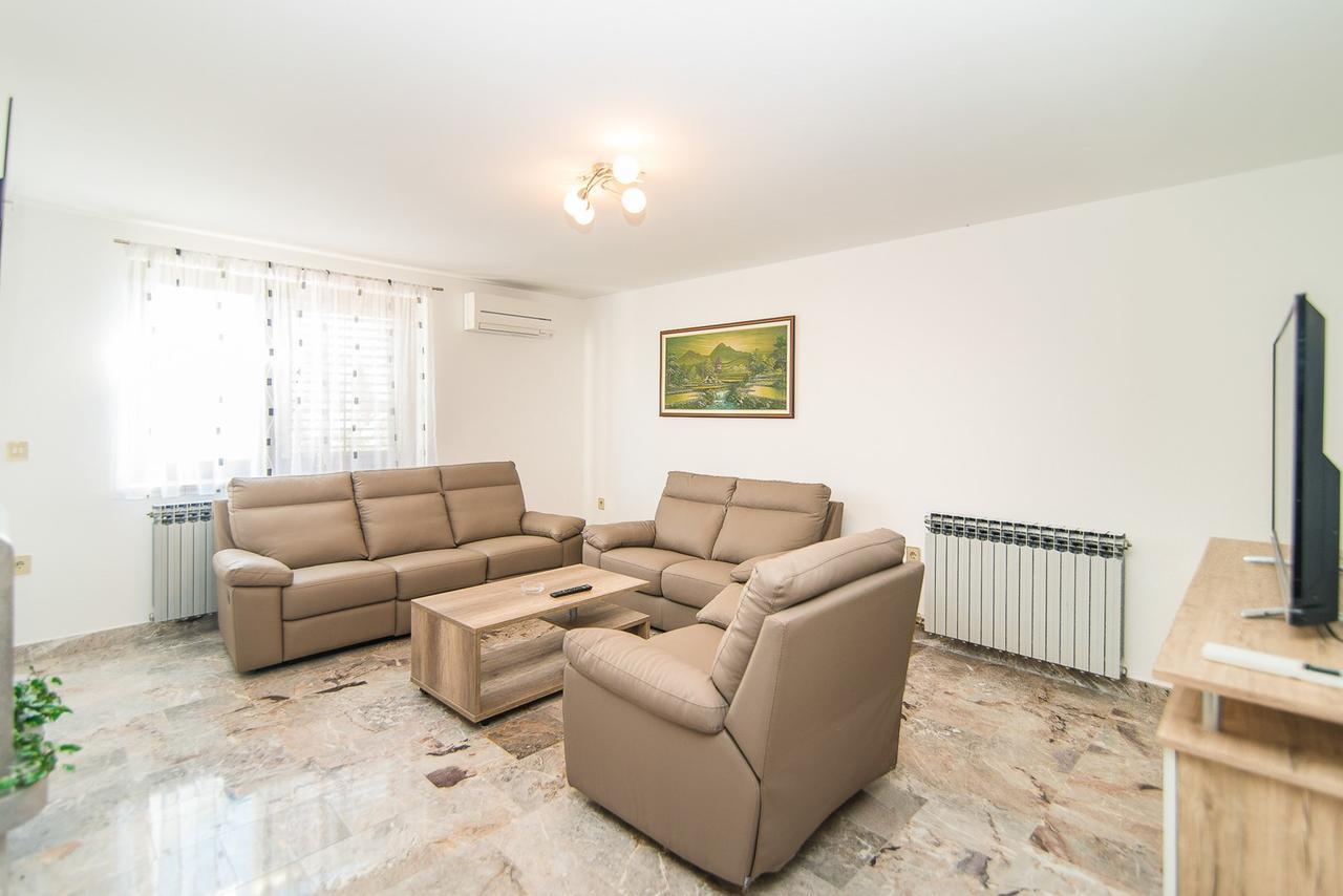 Apartments Dino Poreč Buitenkant foto