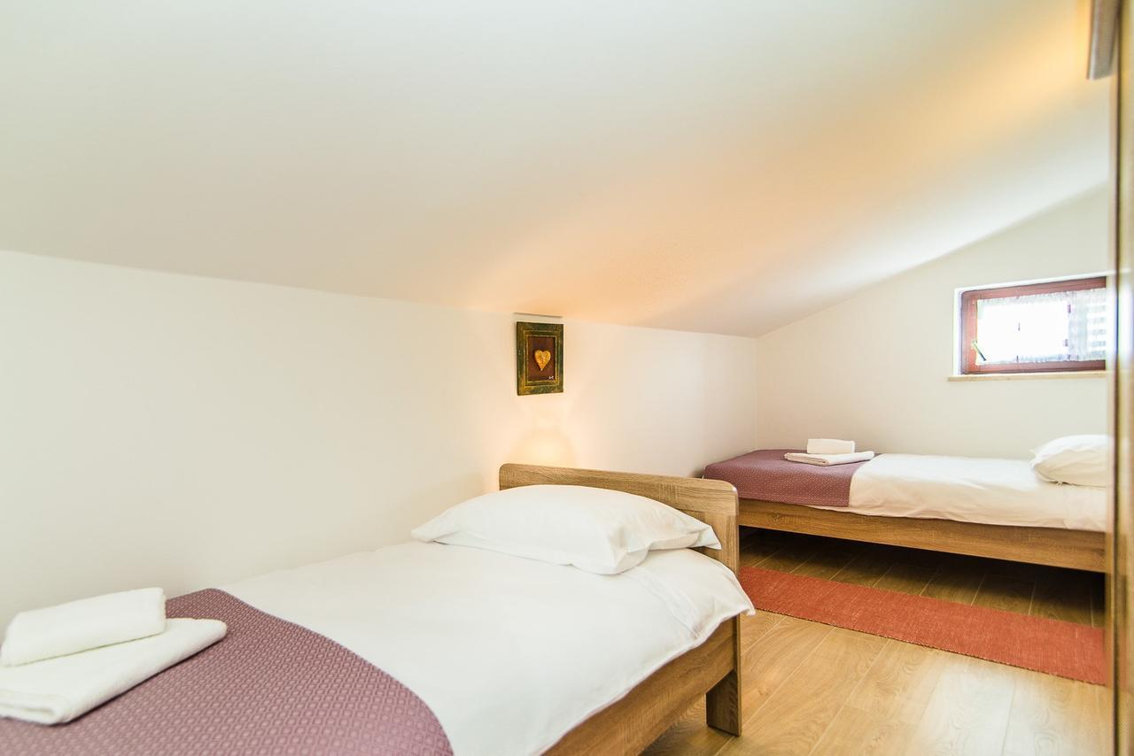 Apartments Dino Poreč Buitenkant foto