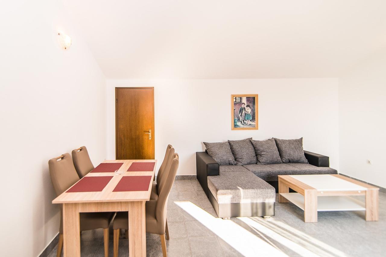 Apartments Dino Poreč Buitenkant foto