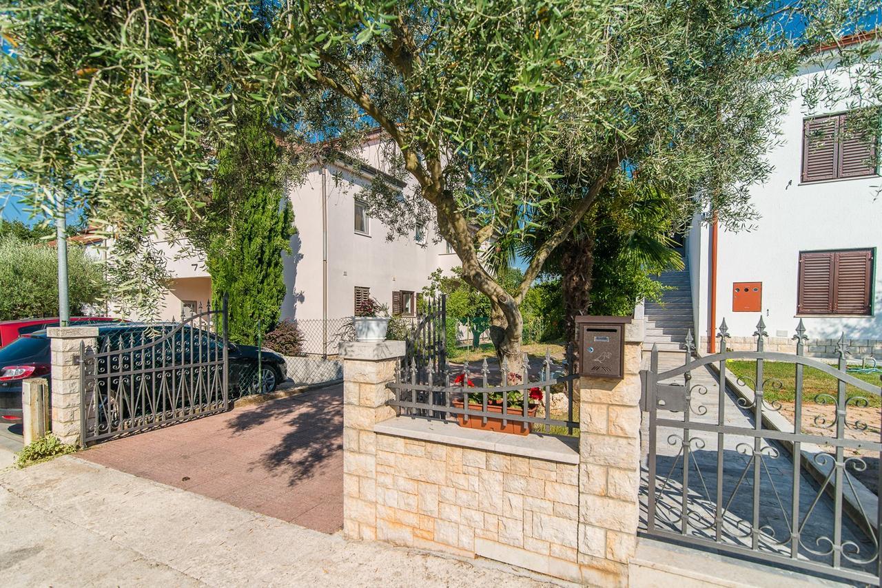 Apartments Dino Poreč Buitenkant foto