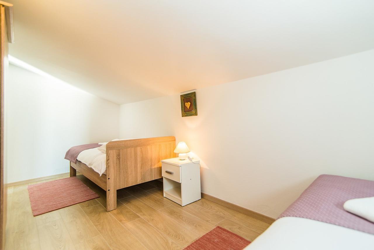 Apartments Dino Poreč Buitenkant foto